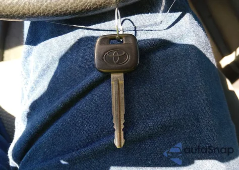 2005 Toyota Tacoma из США, поврежденный, VIN 5TENX22N65Z098898